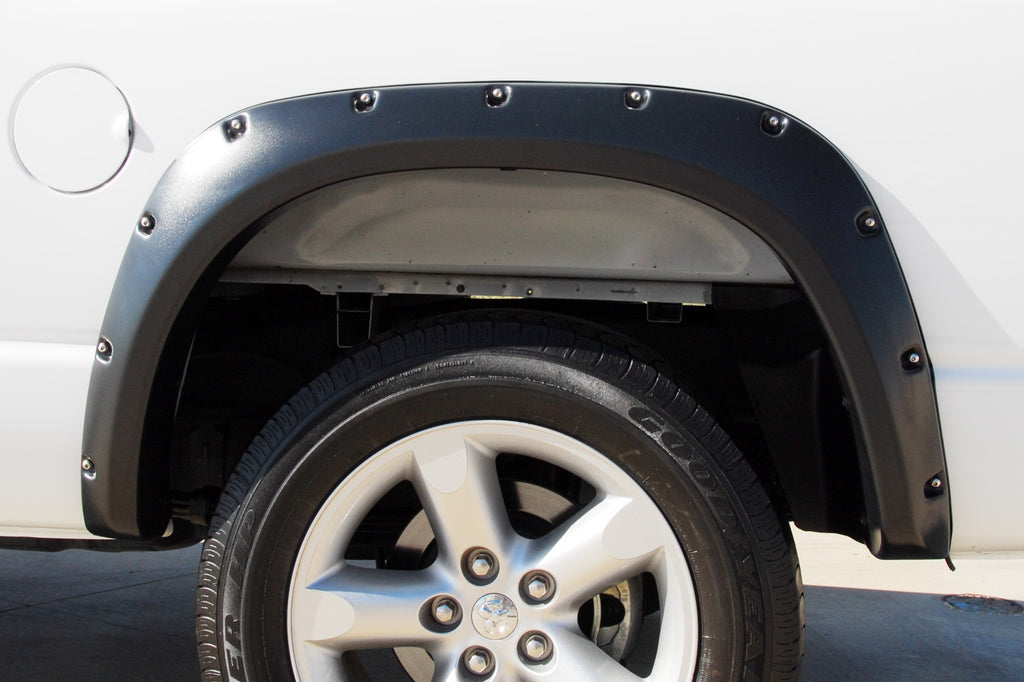 Rivet Style Fender Flare Set Rear, Smooth, 2-Piece Set 2018-2019 Ford F-150 Fleetside Lund